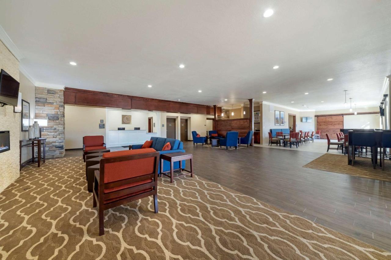 Comfort Inn & Suites Harrah Choctaw Екстериор снимка