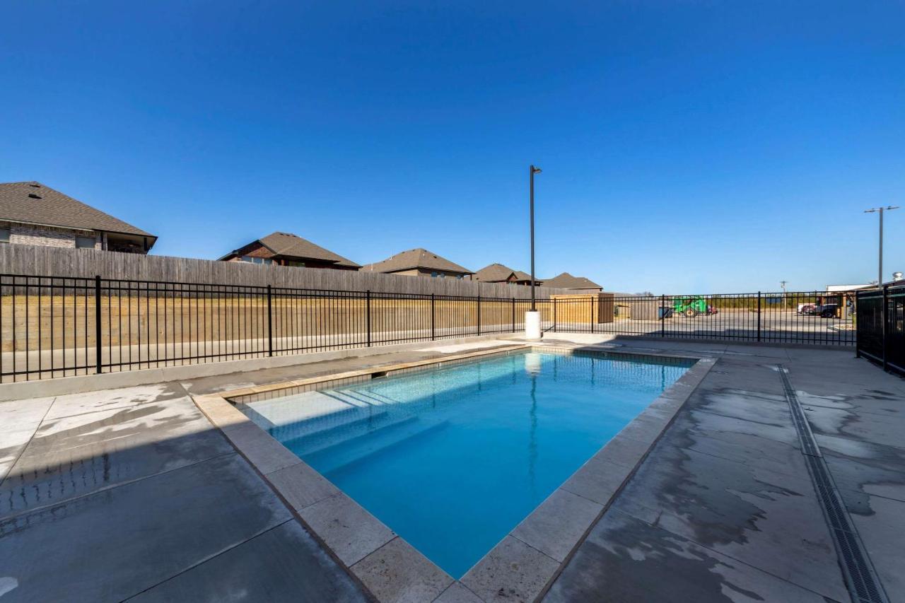 Comfort Inn & Suites Harrah Choctaw Екстериор снимка