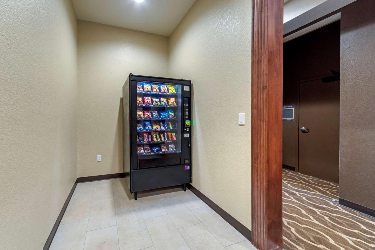 Comfort Inn & Suites Harrah Choctaw Екстериор снимка