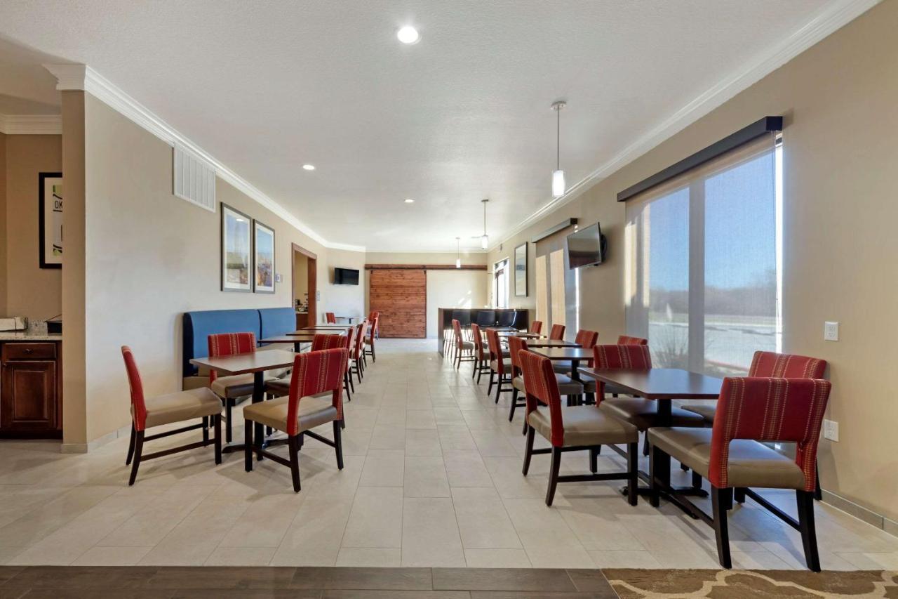 Comfort Inn & Suites Harrah Choctaw Екстериор снимка